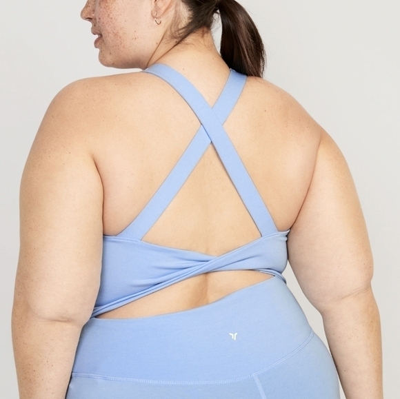 2X - Old Navy | Light Support PowerChill Cross-Back Longline Sports Bra - Picture 2 of 3